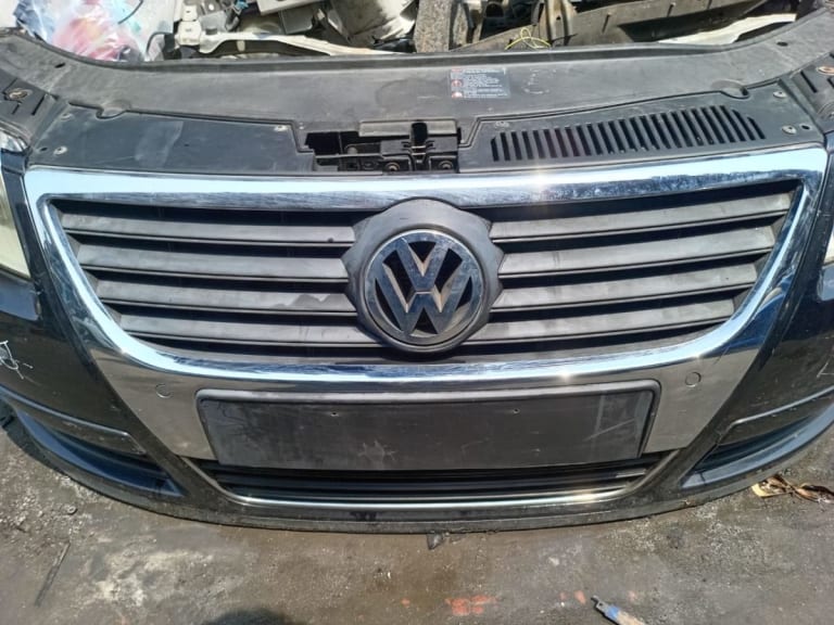 Nose cut Volkswagen Passat B6 used in Sharjah — photo 10
