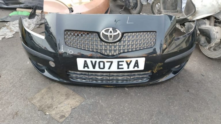 Toyota Vitz Бампер передний 