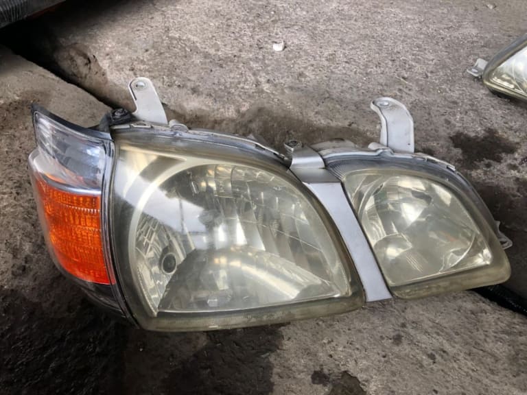 Toyota Gaia Фары 2шт 