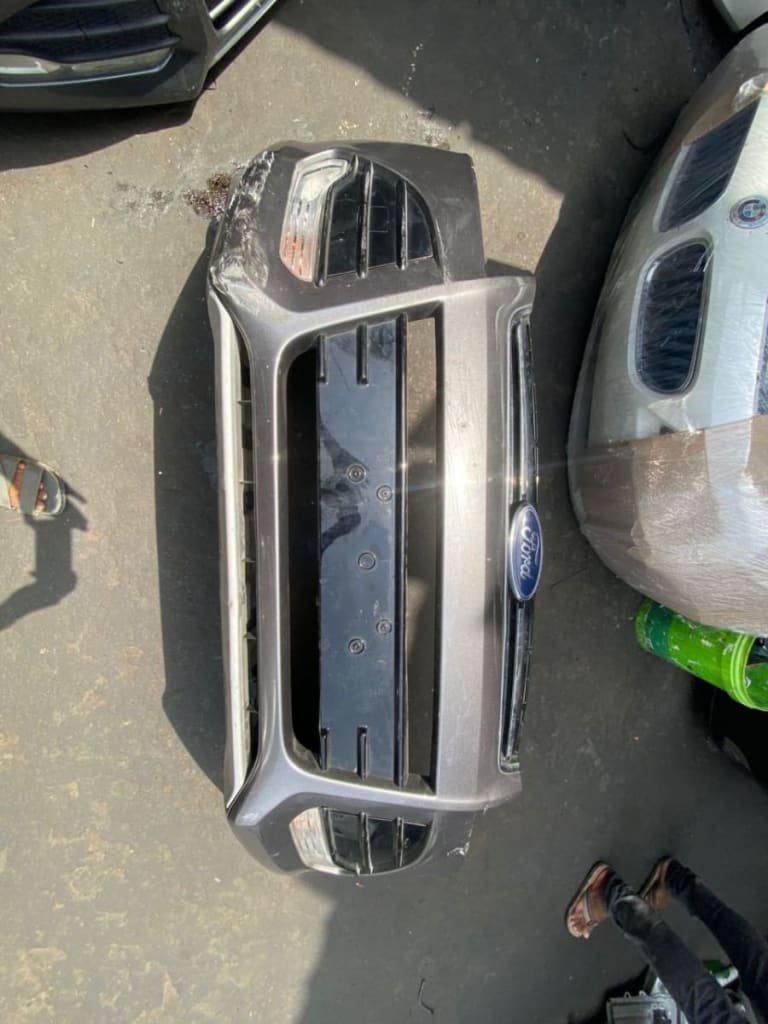 Ford Escape Бампер передний 