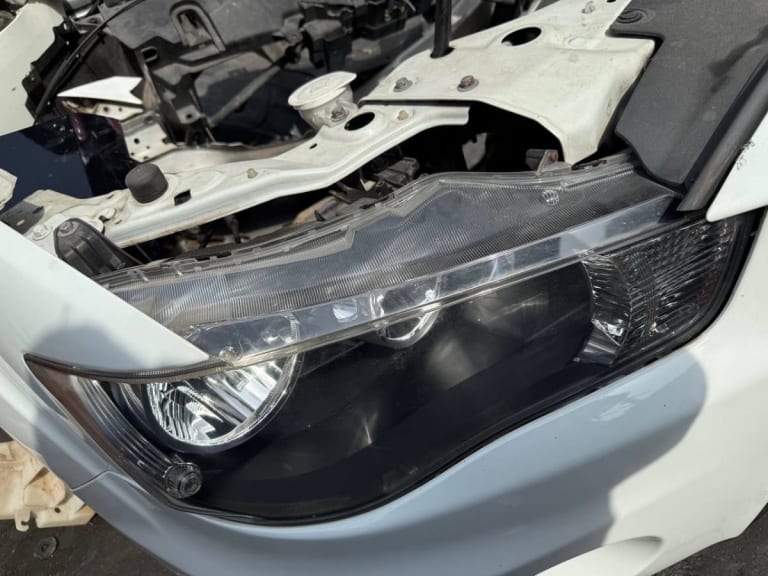 Nose cut Mitsubishi Outlander used in Sharjah — photo 2