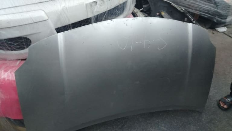 Toyota Auris Капот 