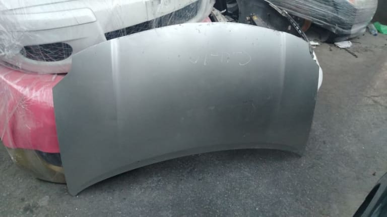 Hood Toyota Auris used in Sharjah — photo 3