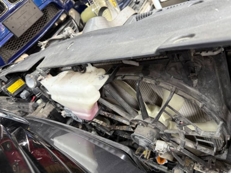 Nose cut Lexus IS 250 used in Sharjah — photo 6