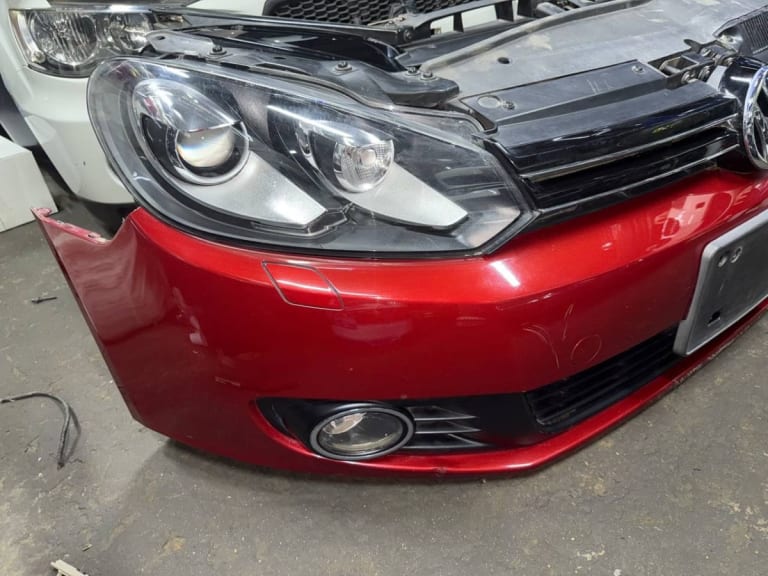 Nose cut Volkswagen Golf used in Sharjah — photo 2