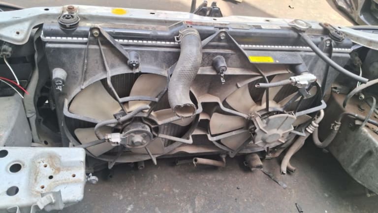 Nose cut Toyota Camry used in Sharjah — photo 2