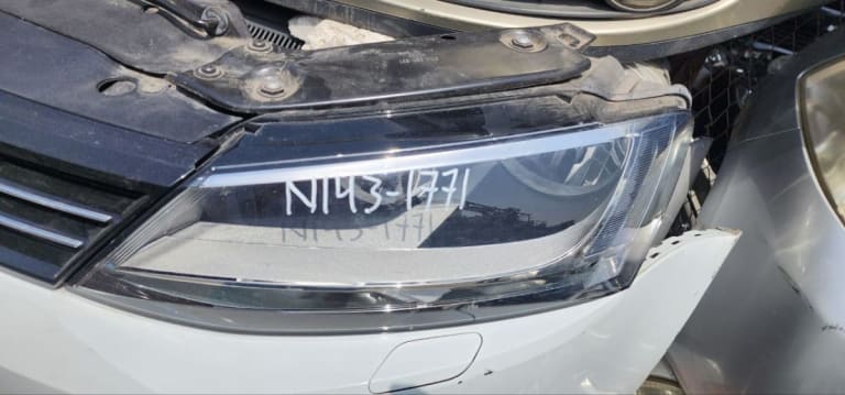 Nose cut Volkswagen Jetta used in Sharjah — photo 5