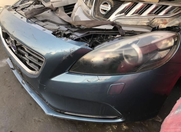 Nose cut Volvo V40 used in Sharjah — photo 2