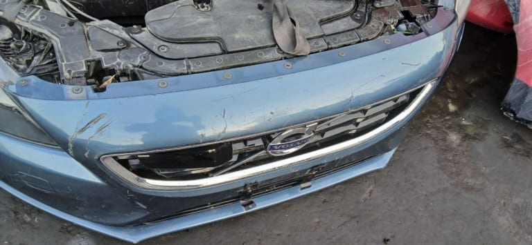 Nose cut Volvo V40 used in Sharjah — photo 5