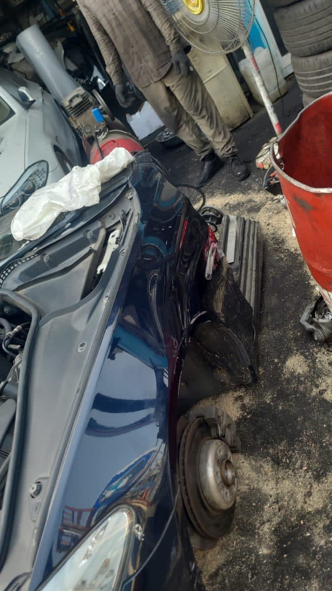 Nose cut + Hood + Fender BMW used in Sharjah — photo 2