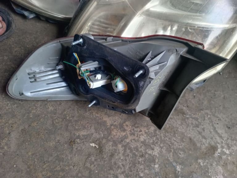 Headlights Toyota Corolla used in Sharjah — photo 2
