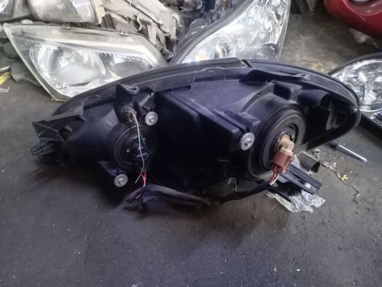 Bumper + Headlights Toyota Ipsum used in Sharjah — photo 10