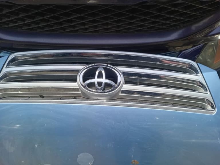 Bumper + Headlights + Hood Toyota Ipsum used in Sharjah — photo 20