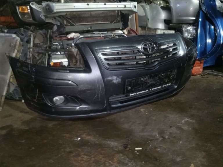 Bumper + Headlights Toyota Avensis