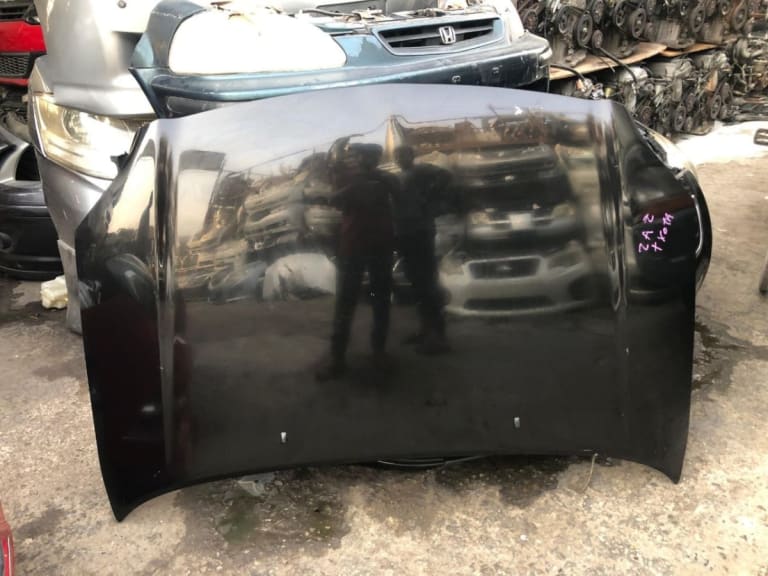 Nose cut + Hood Toyota Avensis used in Sharjah — photo 6