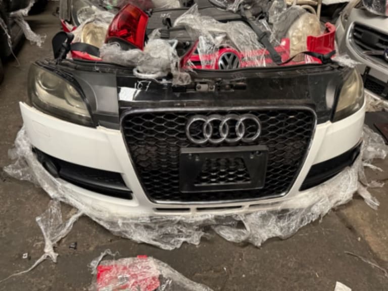 Nose cut + Hood Audi TT