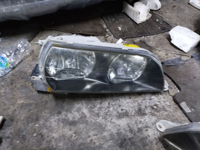 Headlights Toyota Chaser used in Sharjah — photo 2