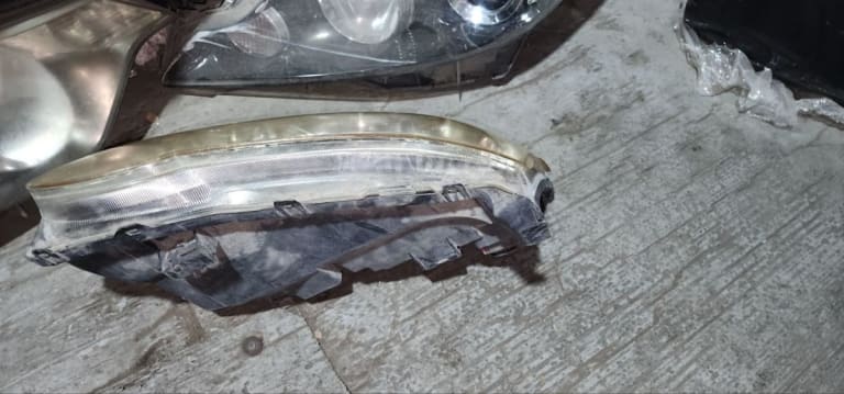 Headlights Toyota Corolla Runx used in Sharjah — photo 3