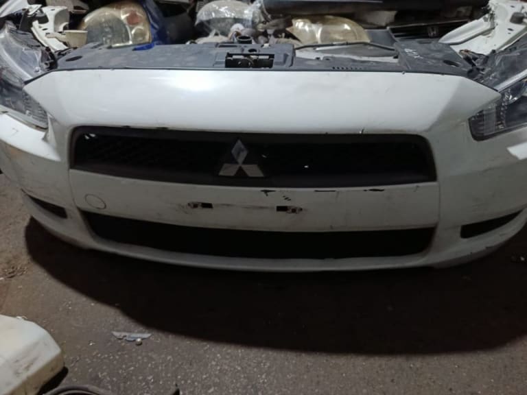 Mitsubishi Lancer Ноускат 