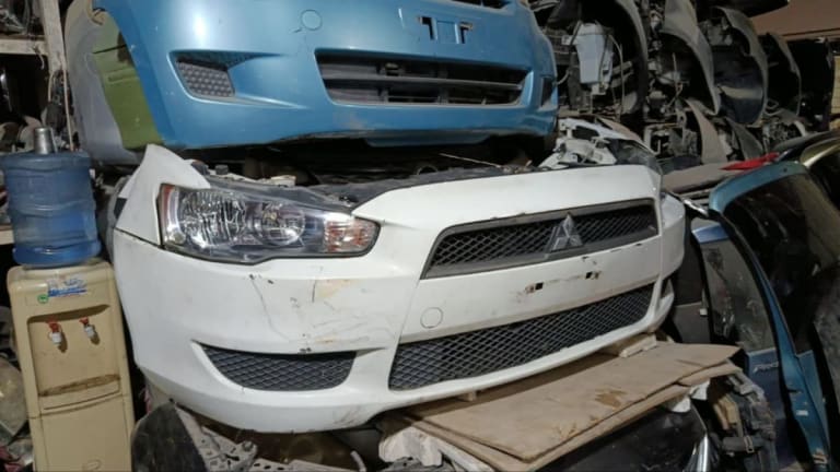 Nose cut Mitsubishi Lancer used in Sharjah — photo 2