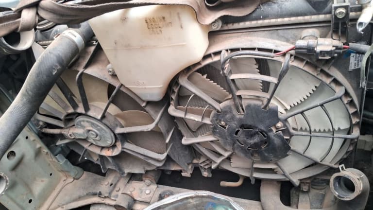 Nose cut Suzuki SX4 used in Sharjah — photo 5