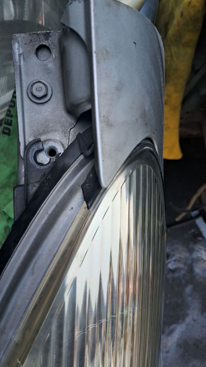 Nose cut Lexus ES 300h used in Sharjah — photo 7