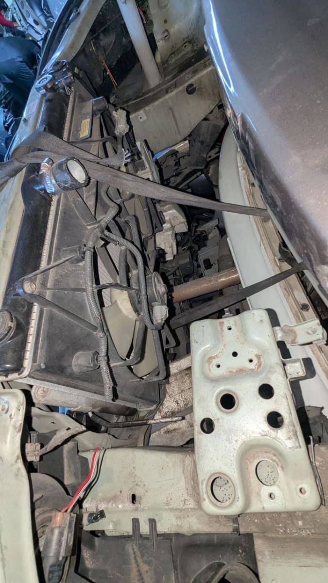 Nose cut Toyota Camry used in Sharjah — photo 4