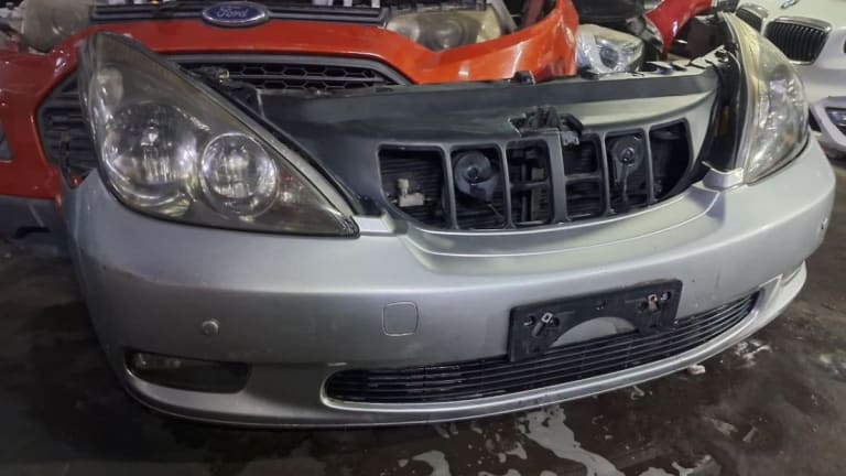 Nose cut Lexus ES300h used in Sharjah — photo 2