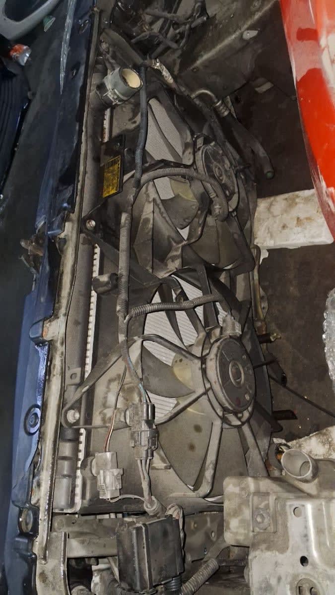 Nose cut Lexus ES300h used in Sharjah — photo 7