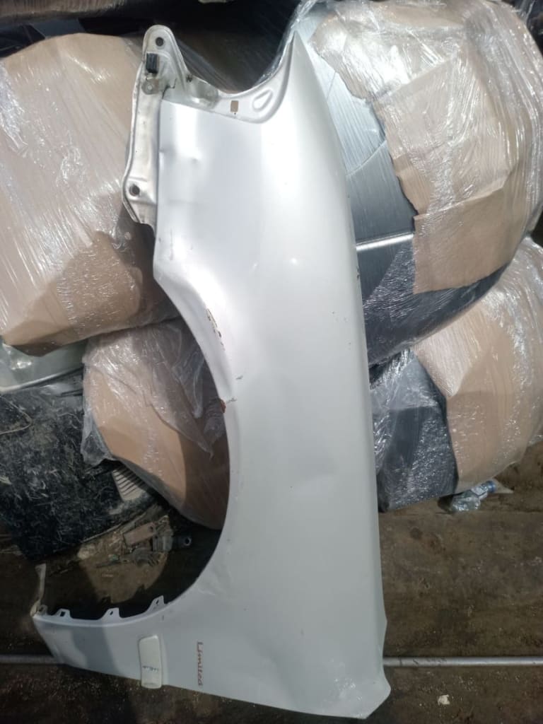 Hood + Fender Toyota Sprinter used in Sharjah — photo 14