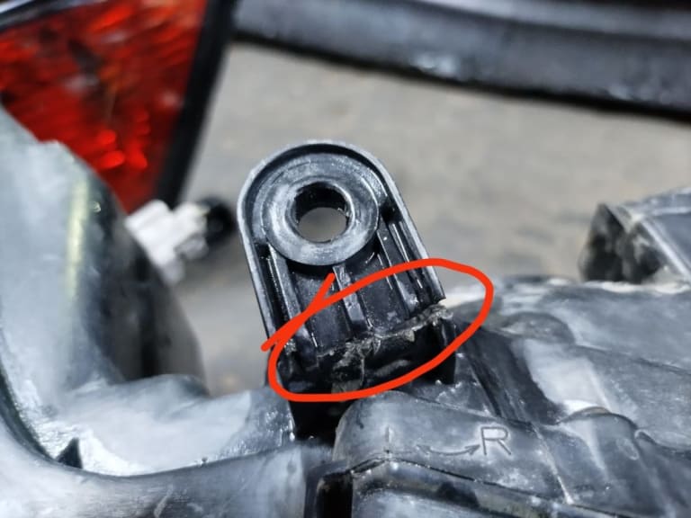 Headlights Toyota Vista used in Sharjah — photo 8