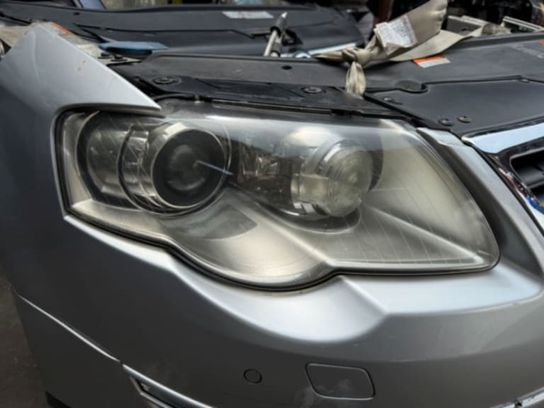 Nose cut Volkswagen Passat B6 used in Sharjah — photo 2