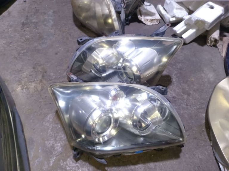 Bumper + Headlights Toyota Avensis