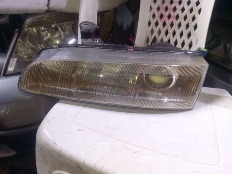 Headlights Toyota Sprinter Marino used in Sharjah — photo 6