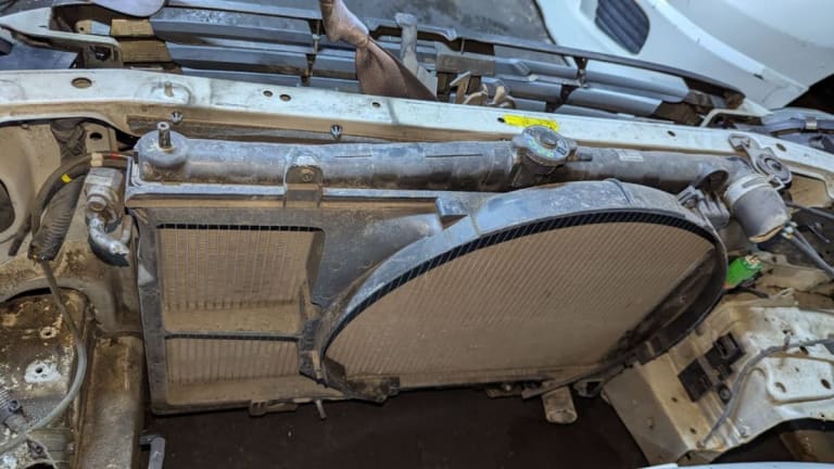 Nose cut Nissan Stagea used in Sharjah — photo 4