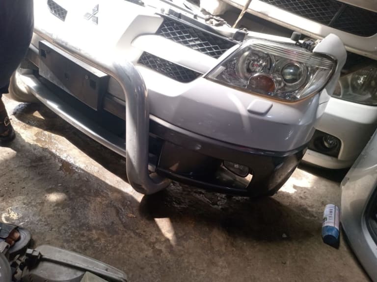 Nose cut Mitsubishi Outlander