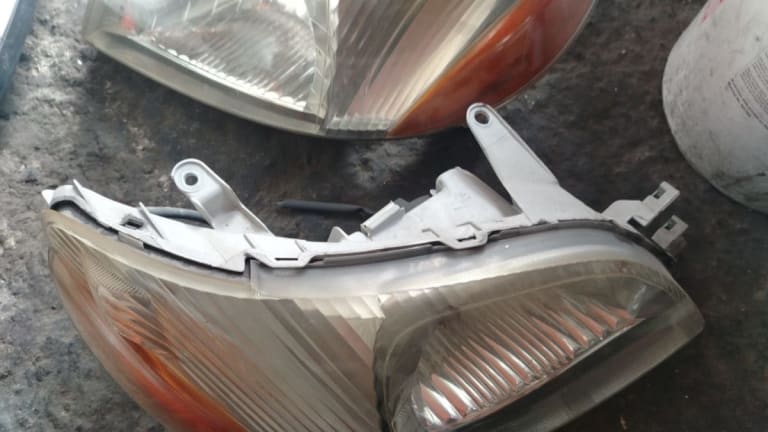 Headlights Toyota Platz used in Sharjah — photo 2