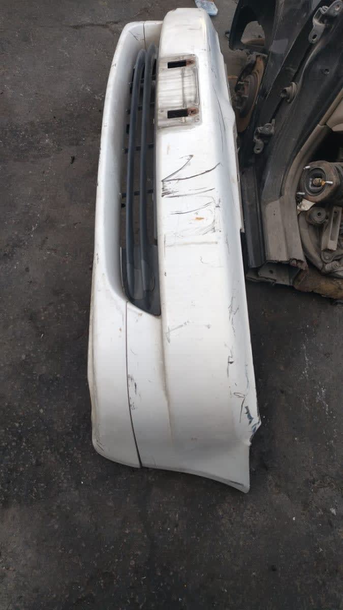 Toyota Platz Бампер передний 