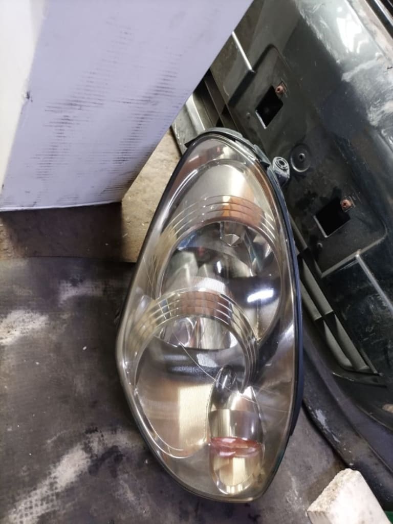 Headlights Nissan Skyline used in Sharjah — photo 2