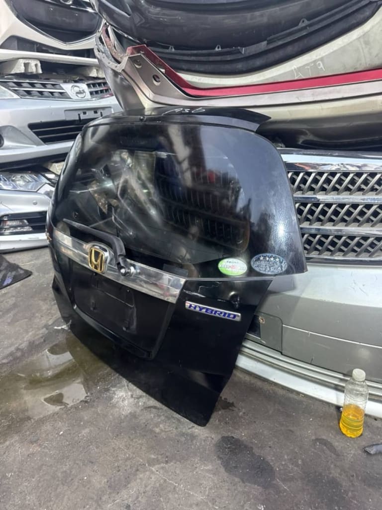 Trunk lid Honda Fit used in Sharjah — photo 2