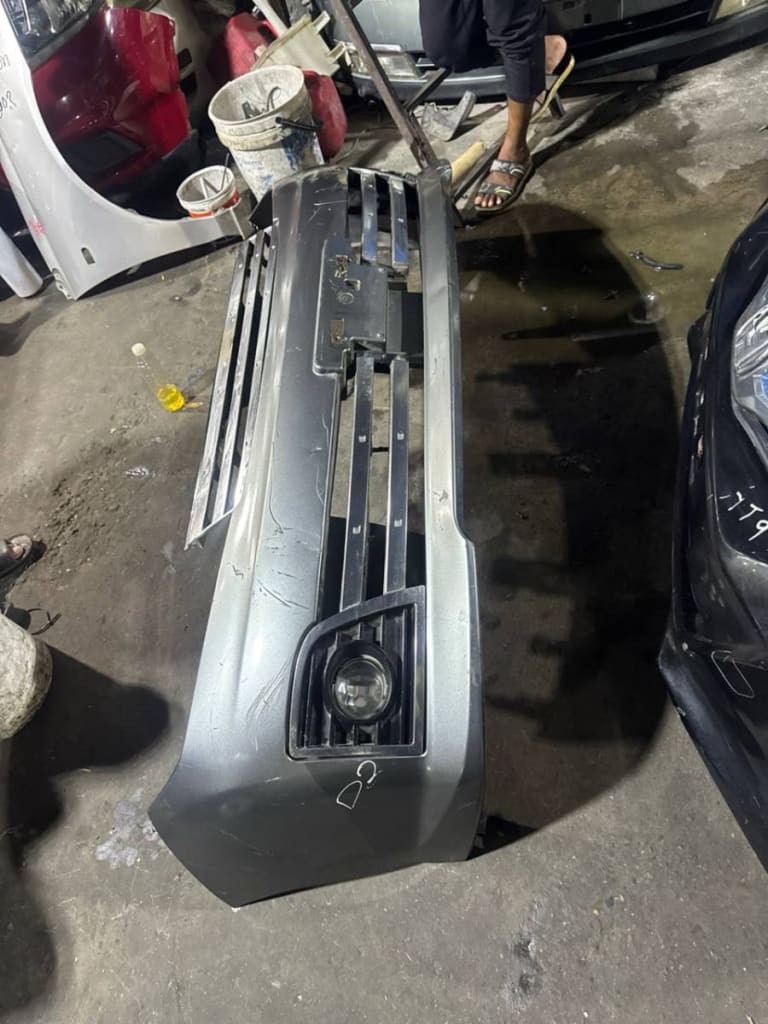 Bumper + Grille Nissan Bluebird