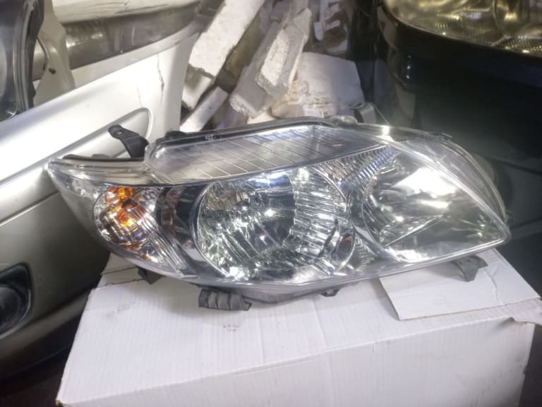 Headlights Toyota Corolla used in Sharjah — photo 7