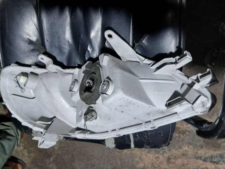 Headlights Toyota Platz used in Sharjah — photo 4