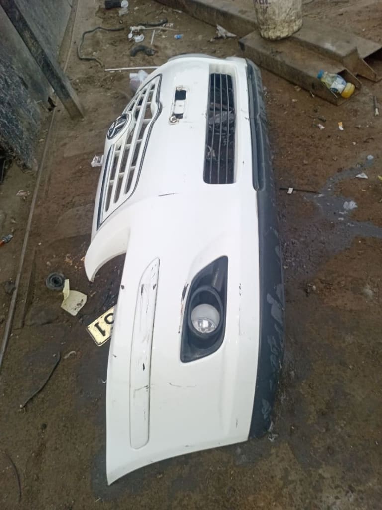 Bumper + Headlights Toyota Avensis