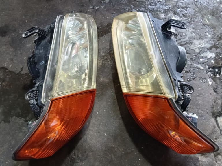 Headlights Nissan AD
