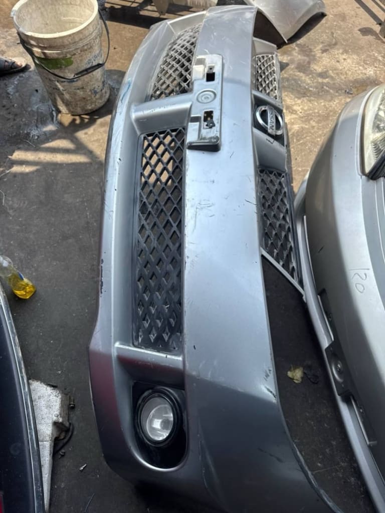Bumper + Grille Nissan Wingroad