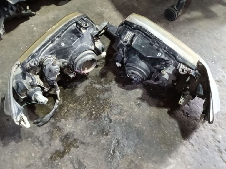 Headlights Nissan Sunny