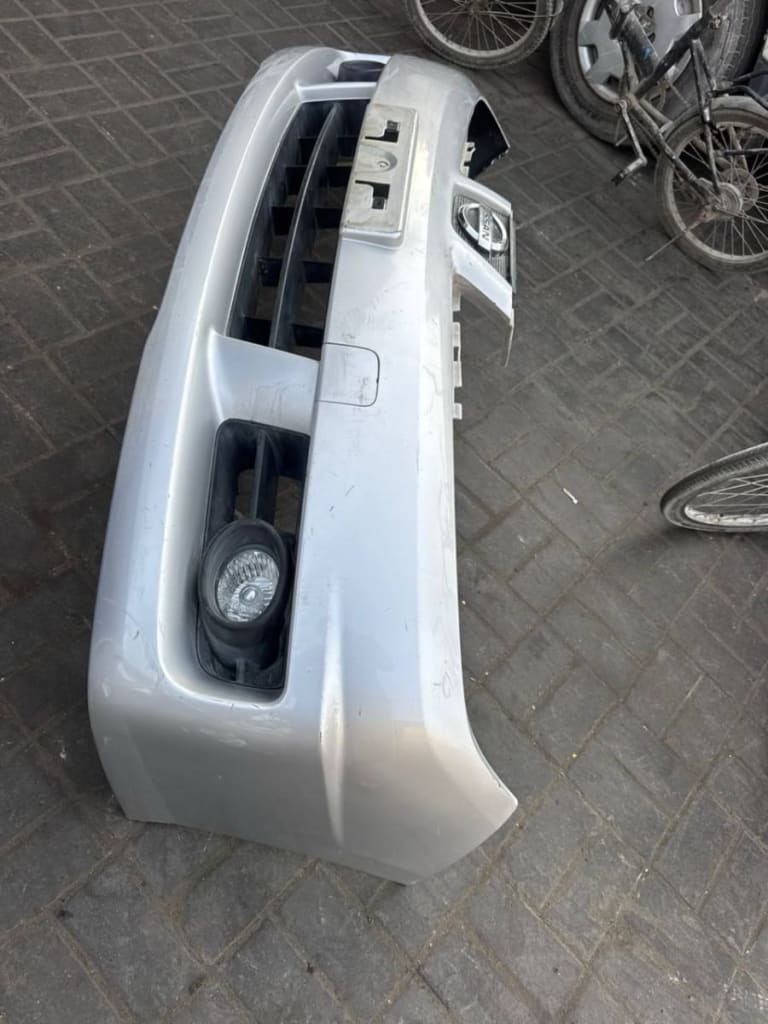 Nissan Wingroad Бампер передний 