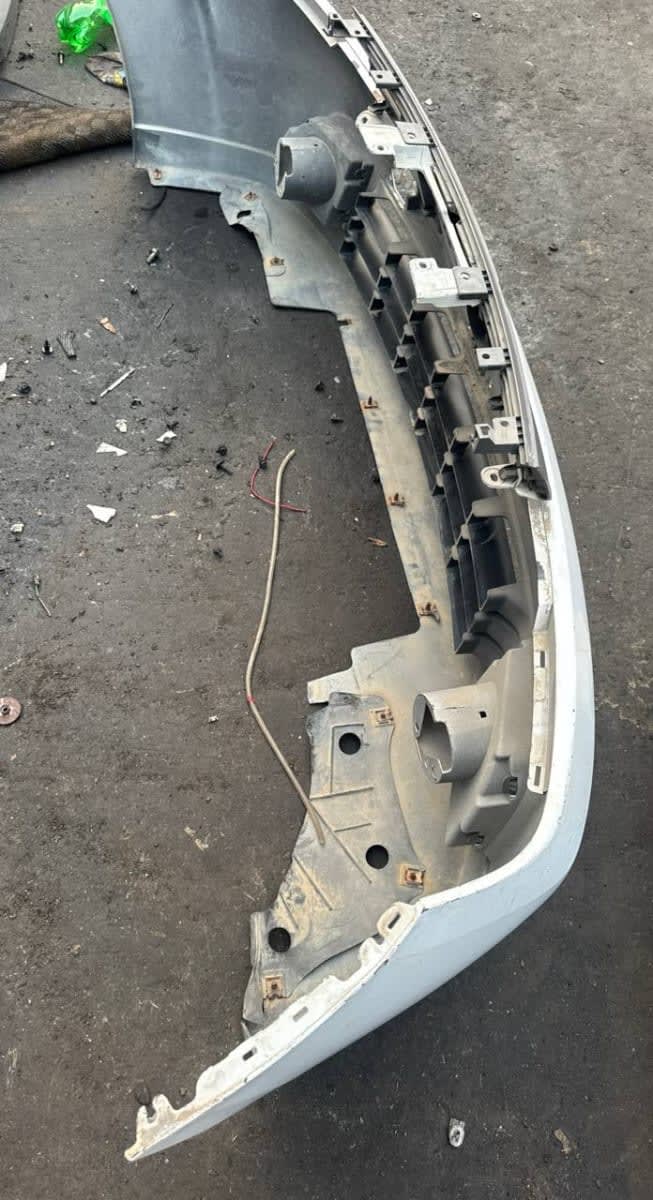 Bumper + Grille Nissan Wingroad used in Sharjah — photo 5
