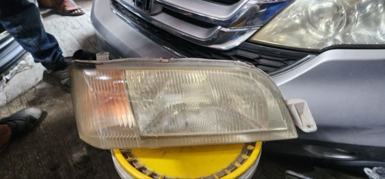 Headlights Toyota Vista used in Sharjah — photo 3